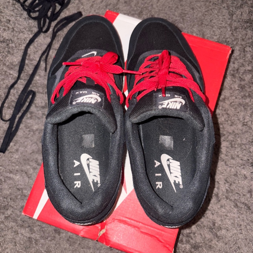 Nike Air Max Black with Red Highlights - Picture 6 of 7